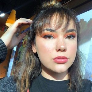 Meet your Posher, Chloe